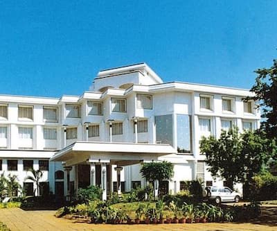 https://imgcld.yatra.com/ytimages/image/upload/t_hotel_yatra_city_desktop/v1480587514/Domestic Hotels/Hotels_Tanjore/Hotel Sangam/Hotel_Sangam.jpg